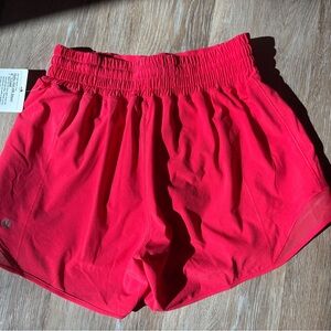 Lululemon Brand New w Tags Size 4 Hotty Hot High-Rise Lined Short 4"